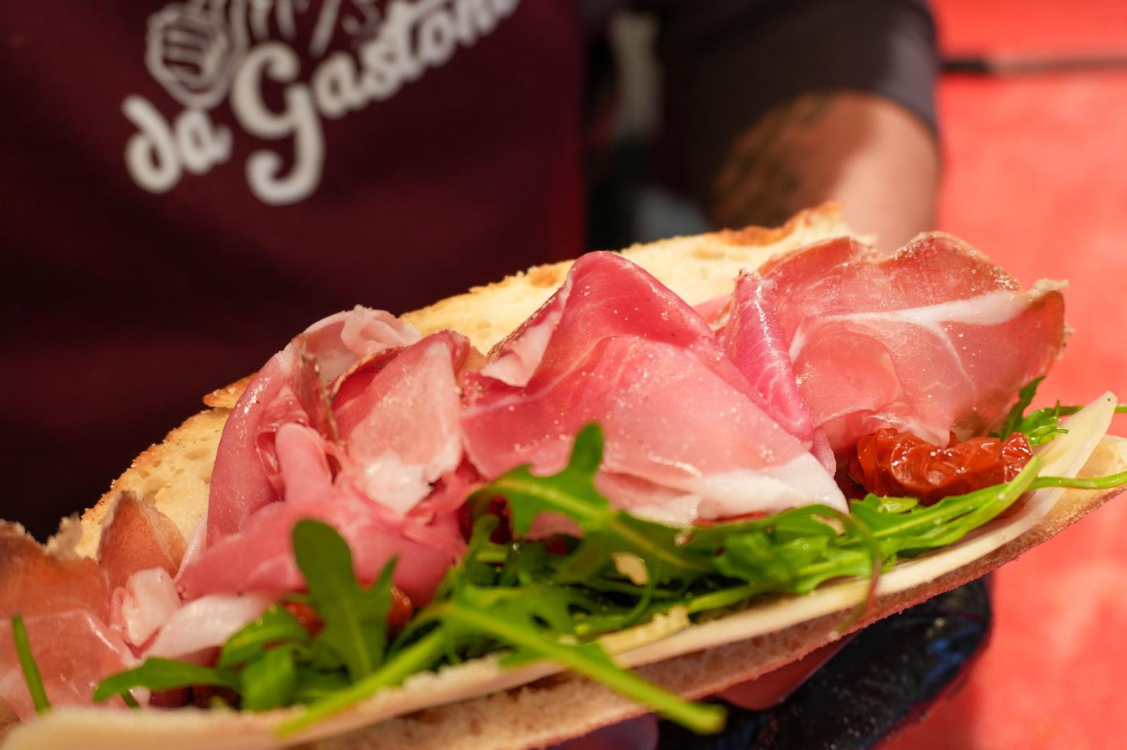 Schiacciata con crudo
